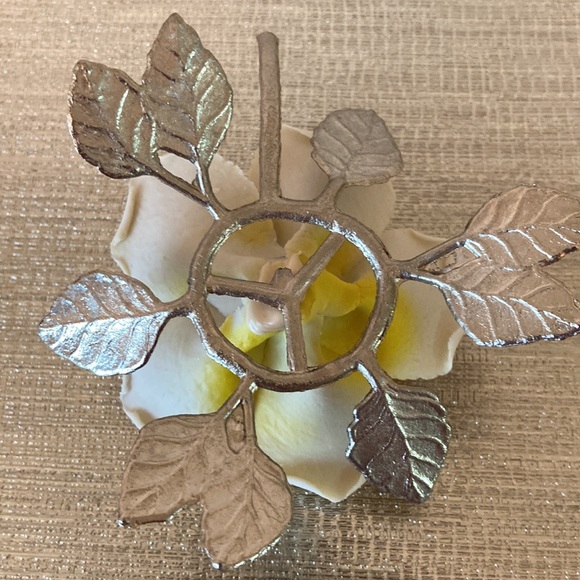 Vintage Capodimonte Style Porcelain Yellow Rose on Silver Tone Metal Petals - Picture 5 of 7